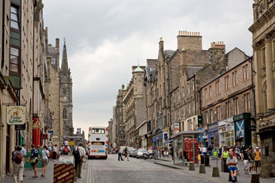 Edinburgh: High Street mit Tron Kirk